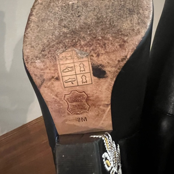 Tory Burch Black Leather Embroidered Floral 55MM Wedge Open Toe Ankle Bootie 7 - Picture 6 of 6